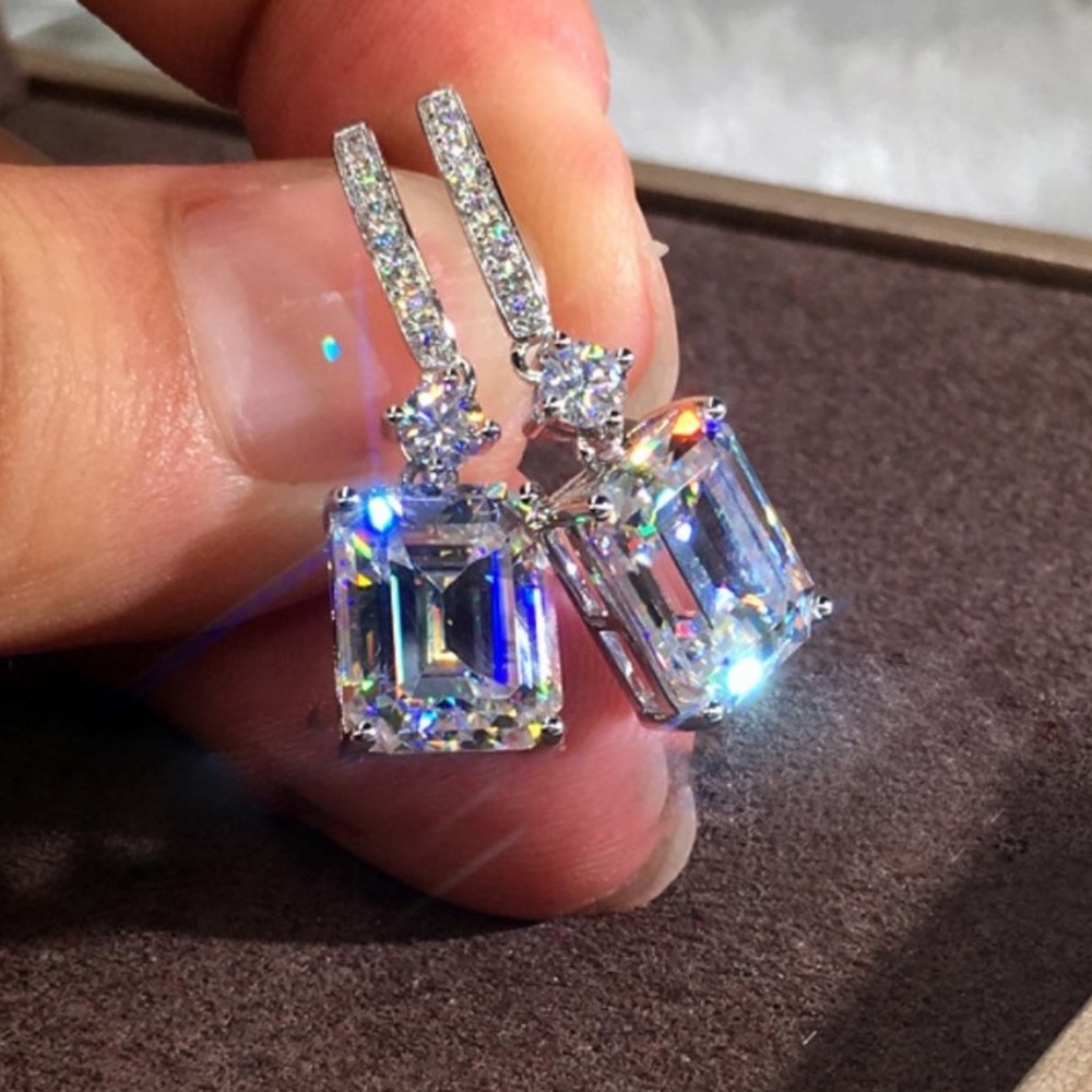NEW 18K White Gold Radiant Diamond Drop Earrings